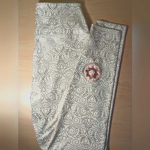 Glyder white and gold leggings with rose gold rose emblem size small